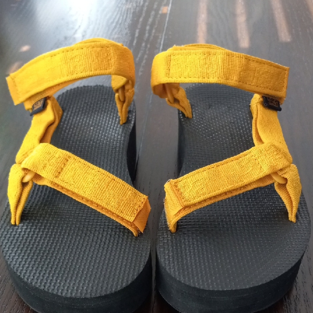 TEVA FLATFORM UNIVERSAL SANDALS "SUNFLOWER"